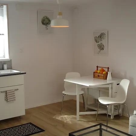 Apartament Zarda Utcai *