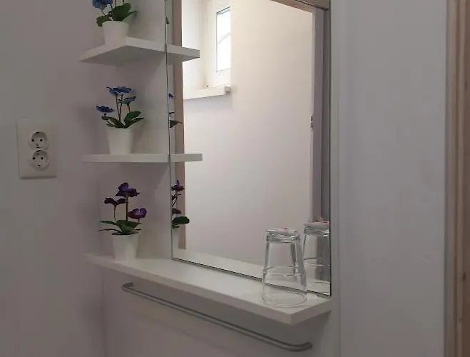 Apartament Zarda Utcai *